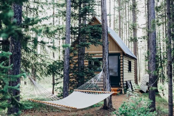 Airbnb vs Hotels: What Actually Saves You Money