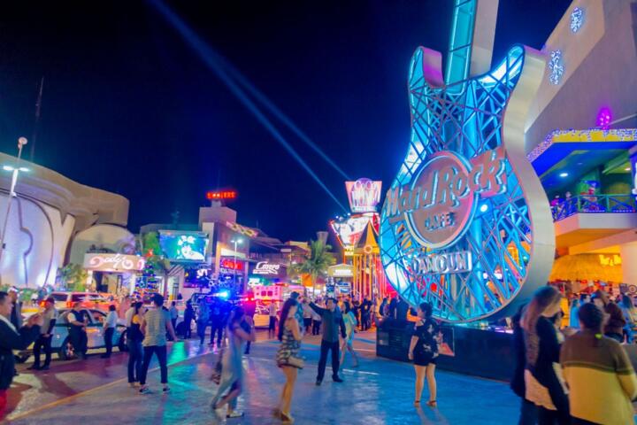 How to Tell a Tourist Trap From a Worthwhile Stop
